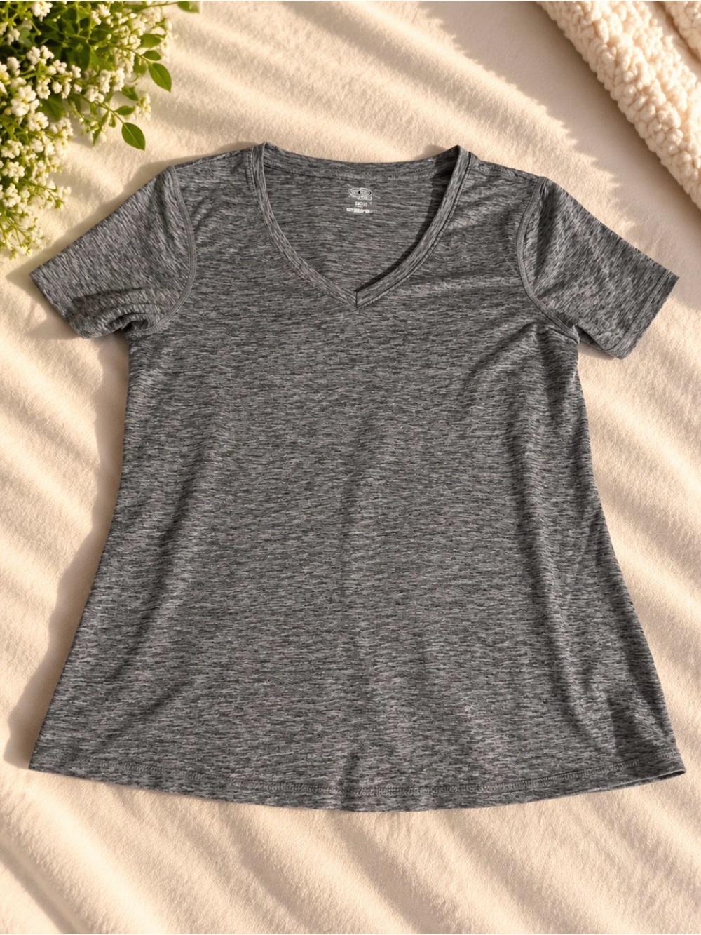 Athletic Works Women's Heather Gray V-Neck Short Sleeve Tee